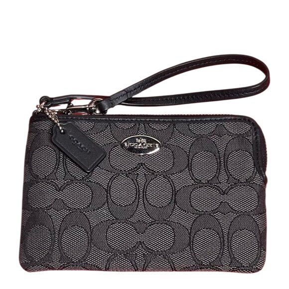 Coach Handbags - Coach NWOT Signature Corner Zip Wristlet